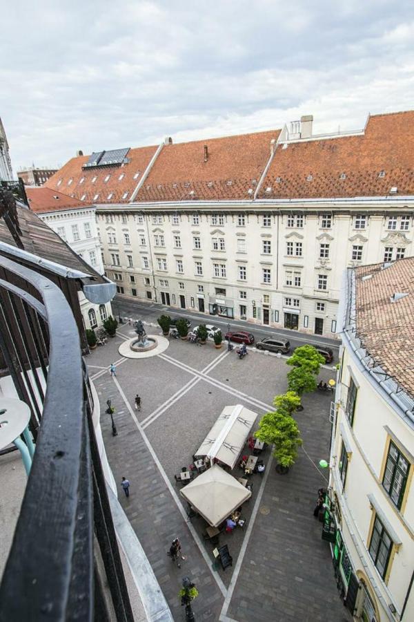 Pedestrian Apartment, The Location * Budapeste