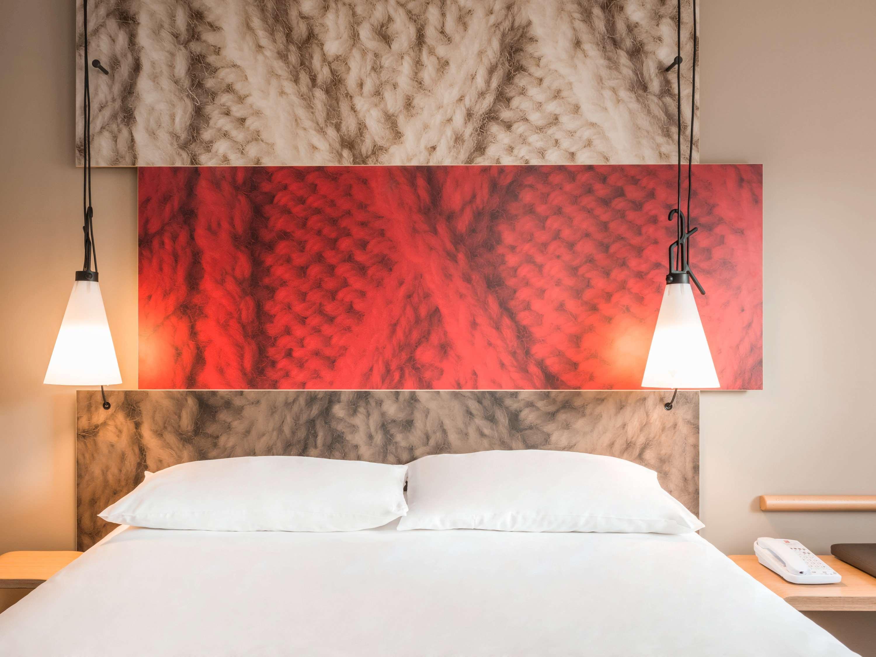 Ibis Heroes Square Hotel 3*