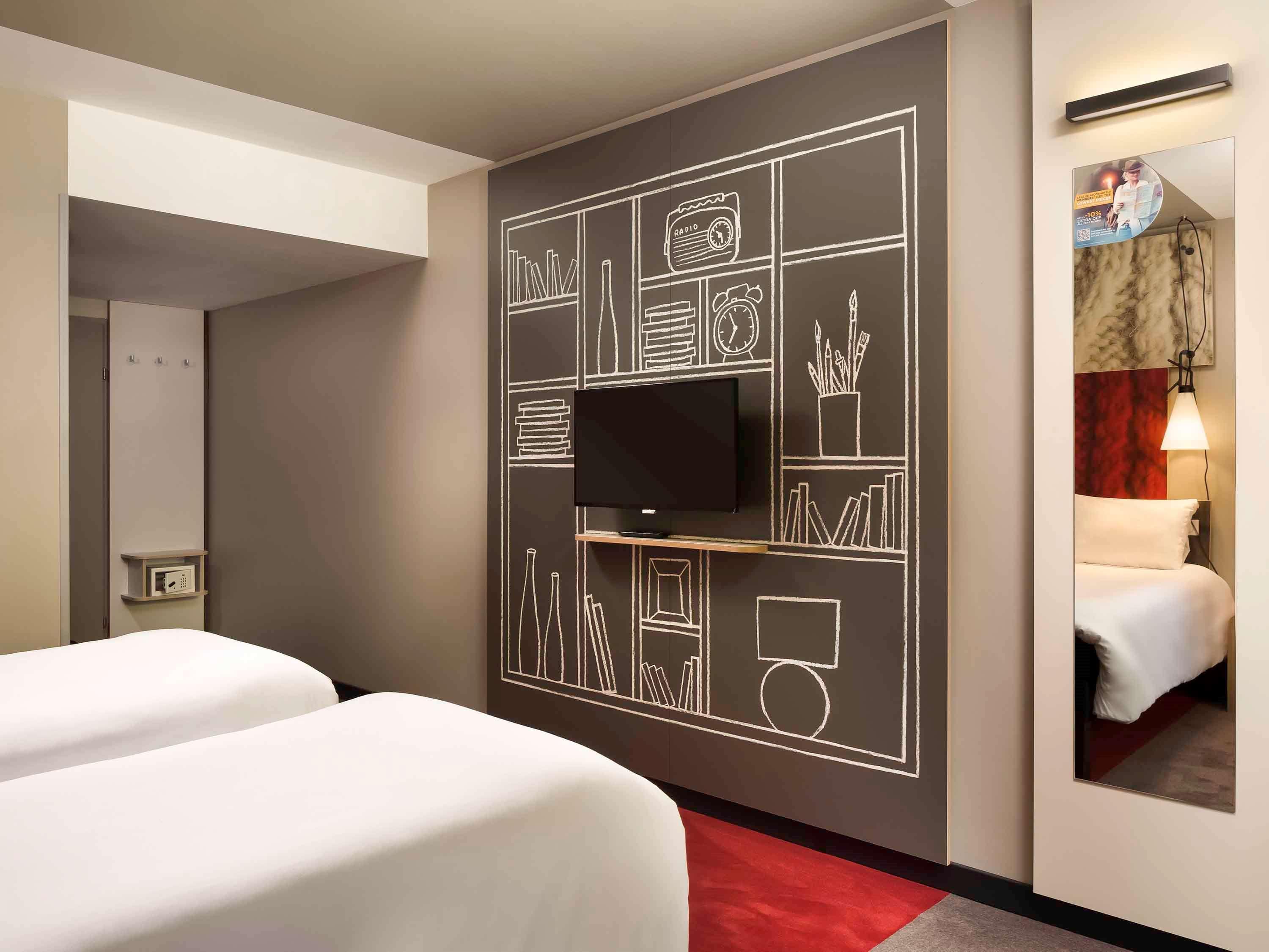 Hotel Ibis Heroes Square