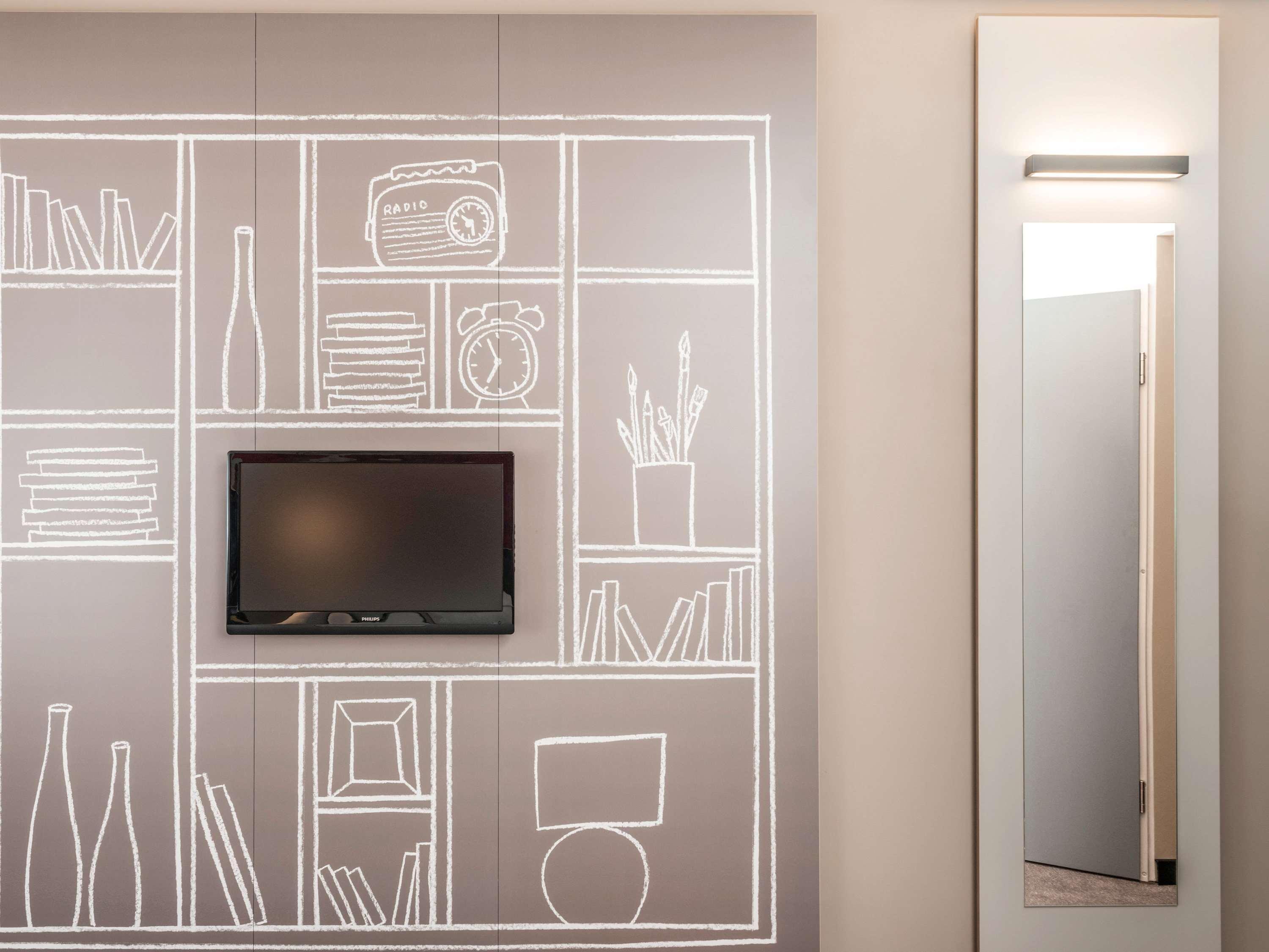 Ibis Heroes Square Hotel
