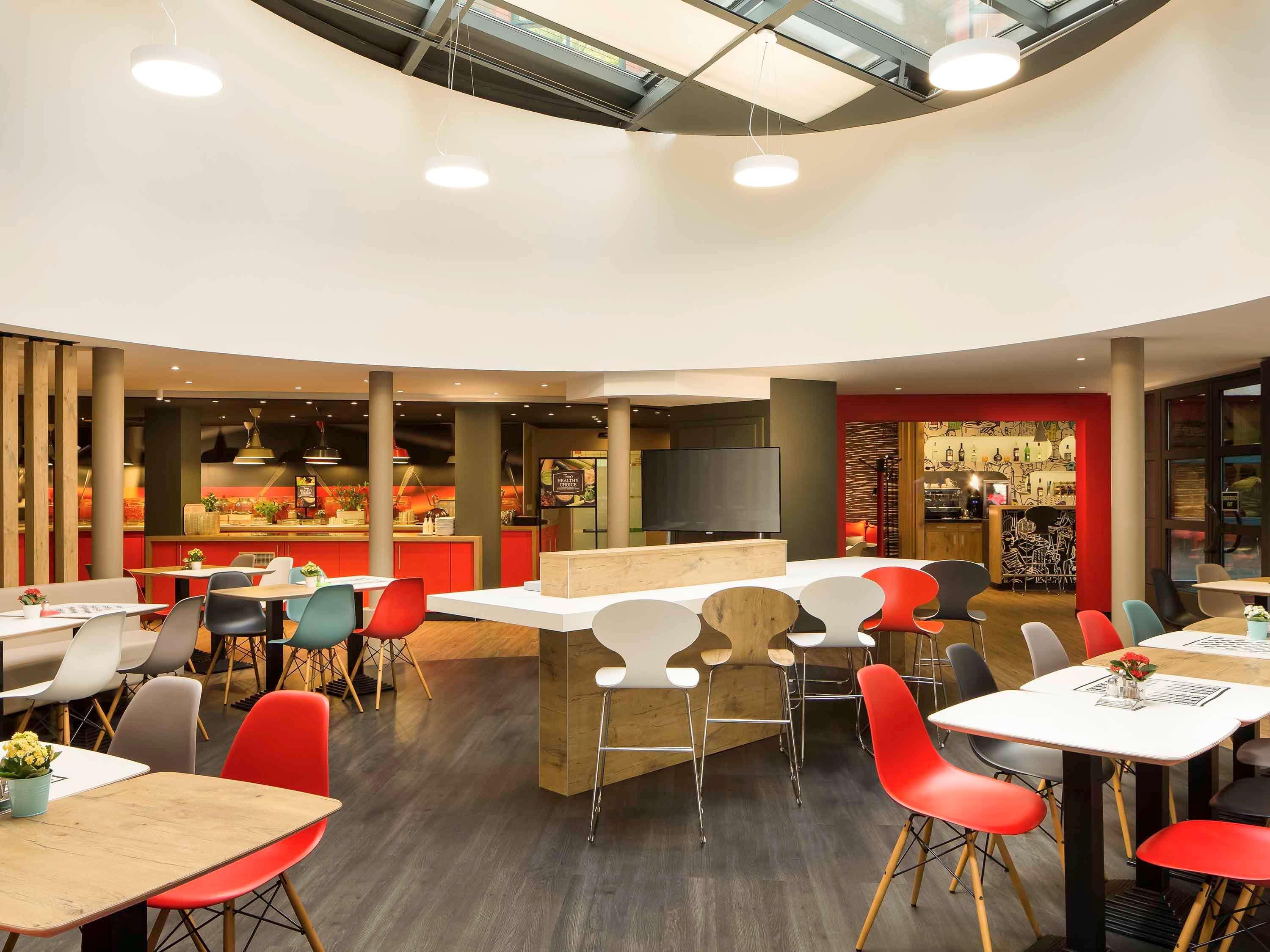 Ibis Heroes Square 3*