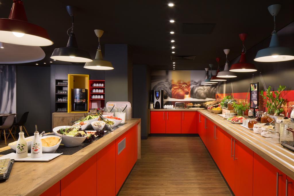 Ibis Heroes Square 3*