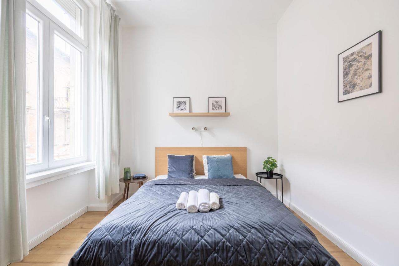 Apartment Grand With 5bedrm 2bathroom