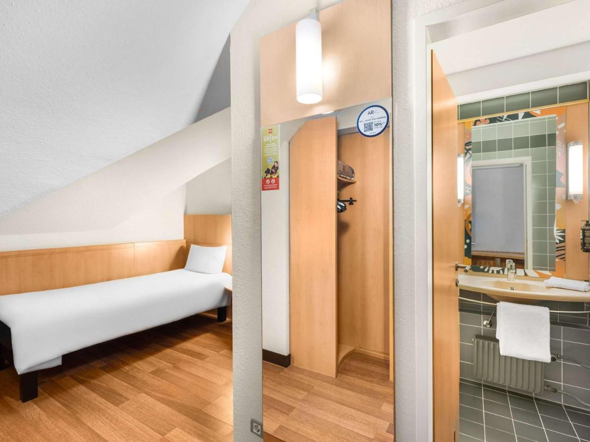 Ibis Heroes Square 3*