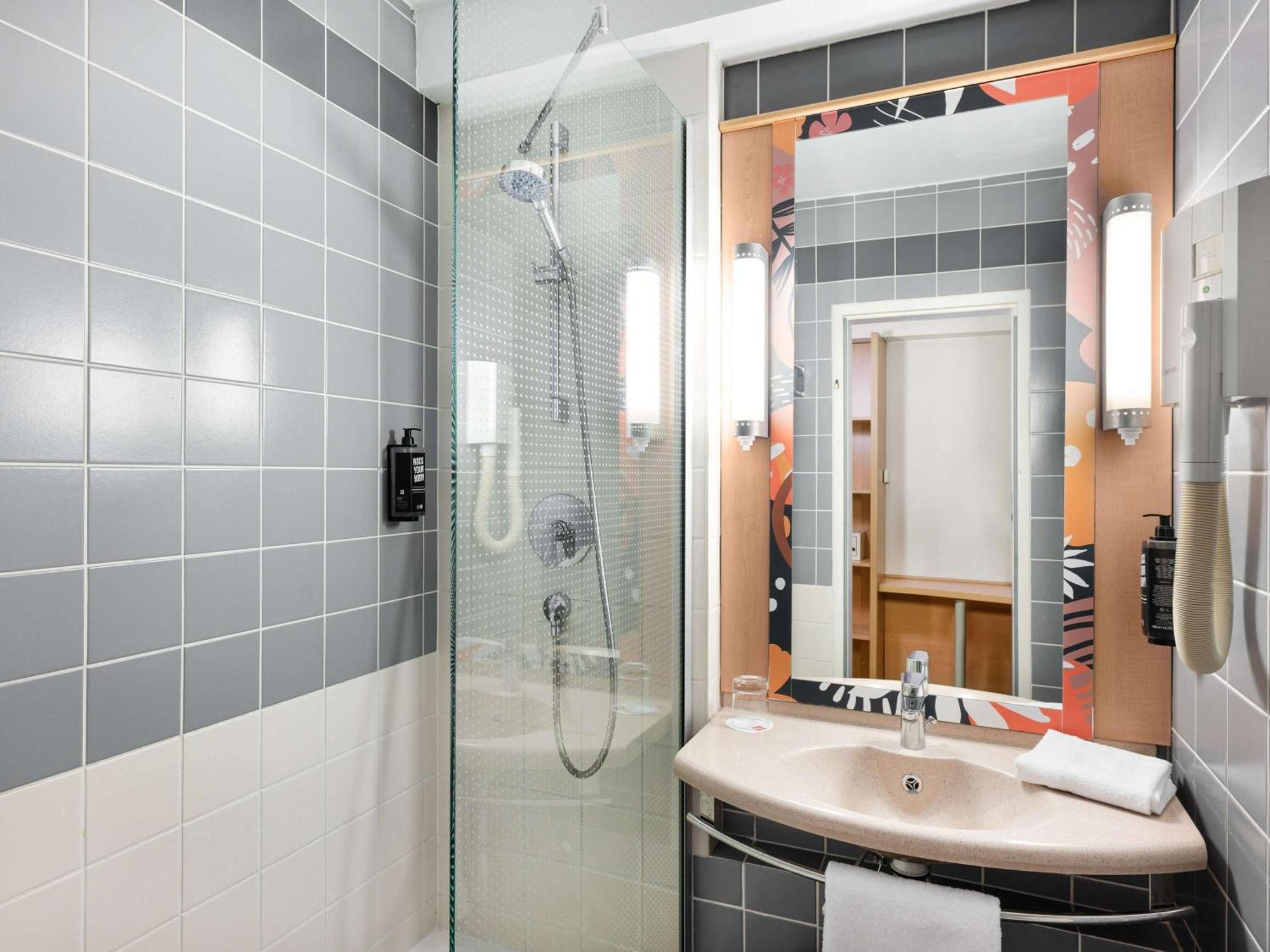 Hotel Ibis Heroes Square