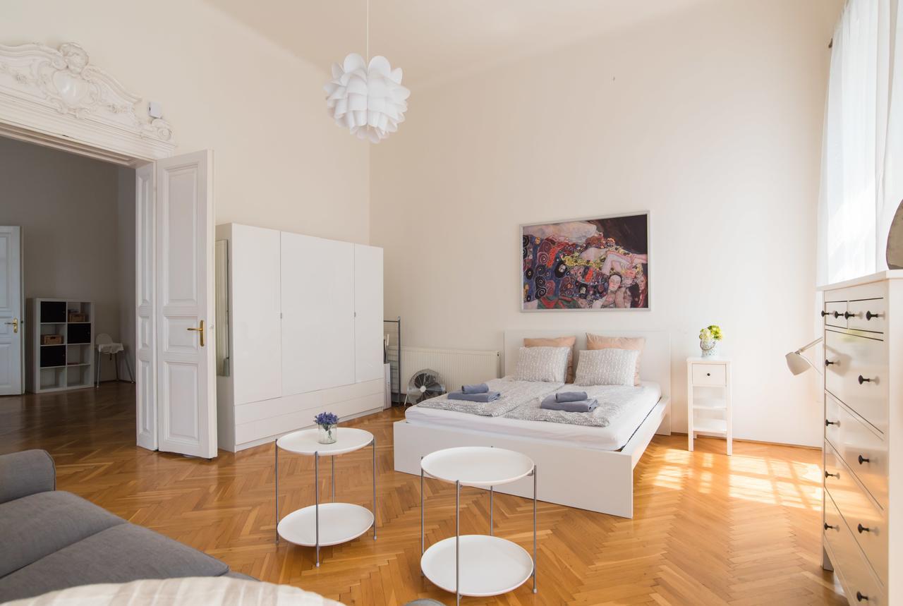 Apartment Broadway Near Opera Budapest