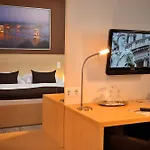 Promenade City Hotel