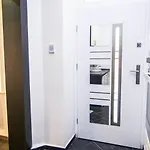 Goldcentral Apartment Akacfa-Next To Mazel Tov-Brilliant Location
