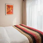 Escala Hotel & Suites
