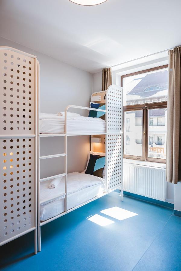 Maverick Athenaeum Hostel *