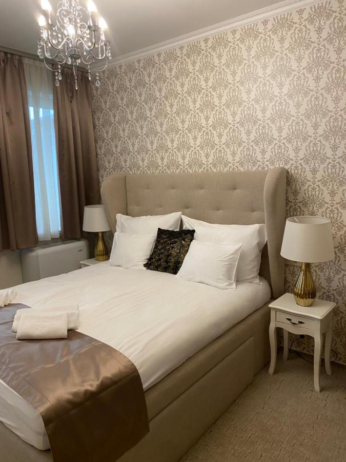 Aparthotel Varalja *