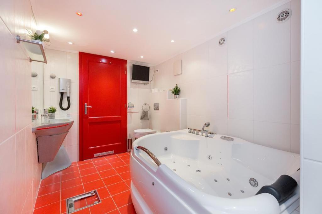 Space In Gozsdu Apartman Budapest
