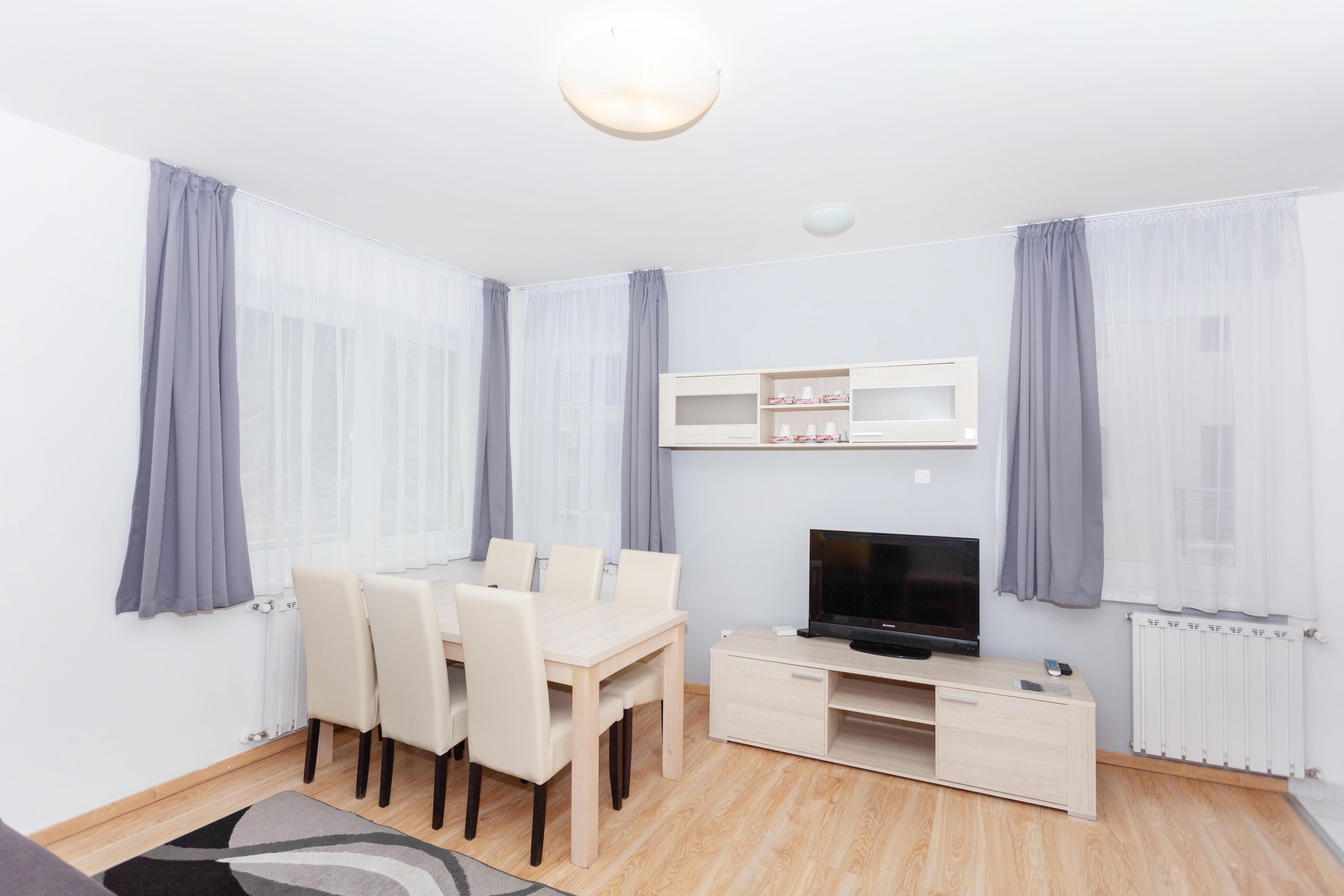 Maple Tree Budget Apartment