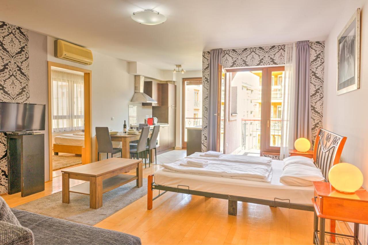 Aparthotel Center *