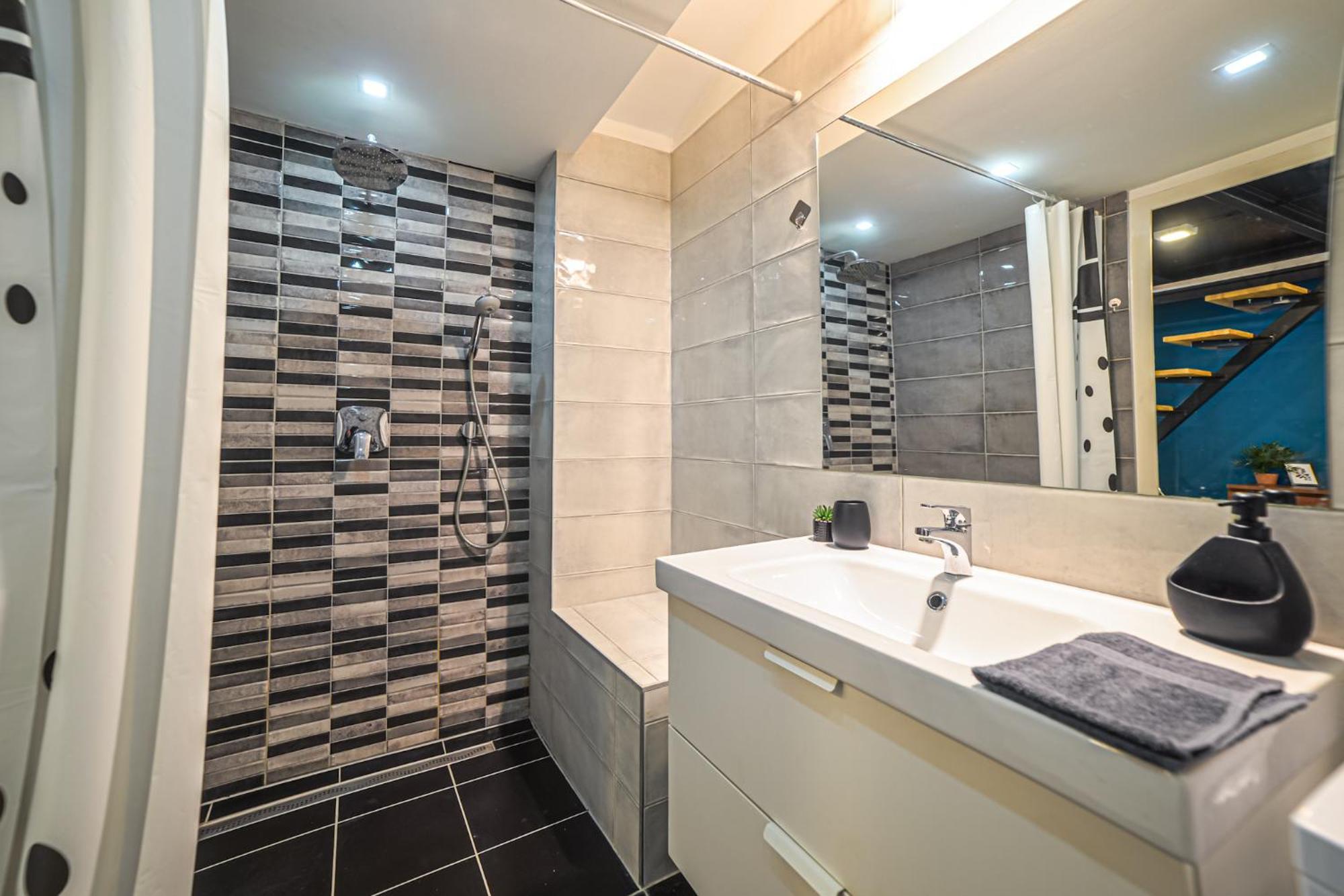 Dazzling Dob Apartment