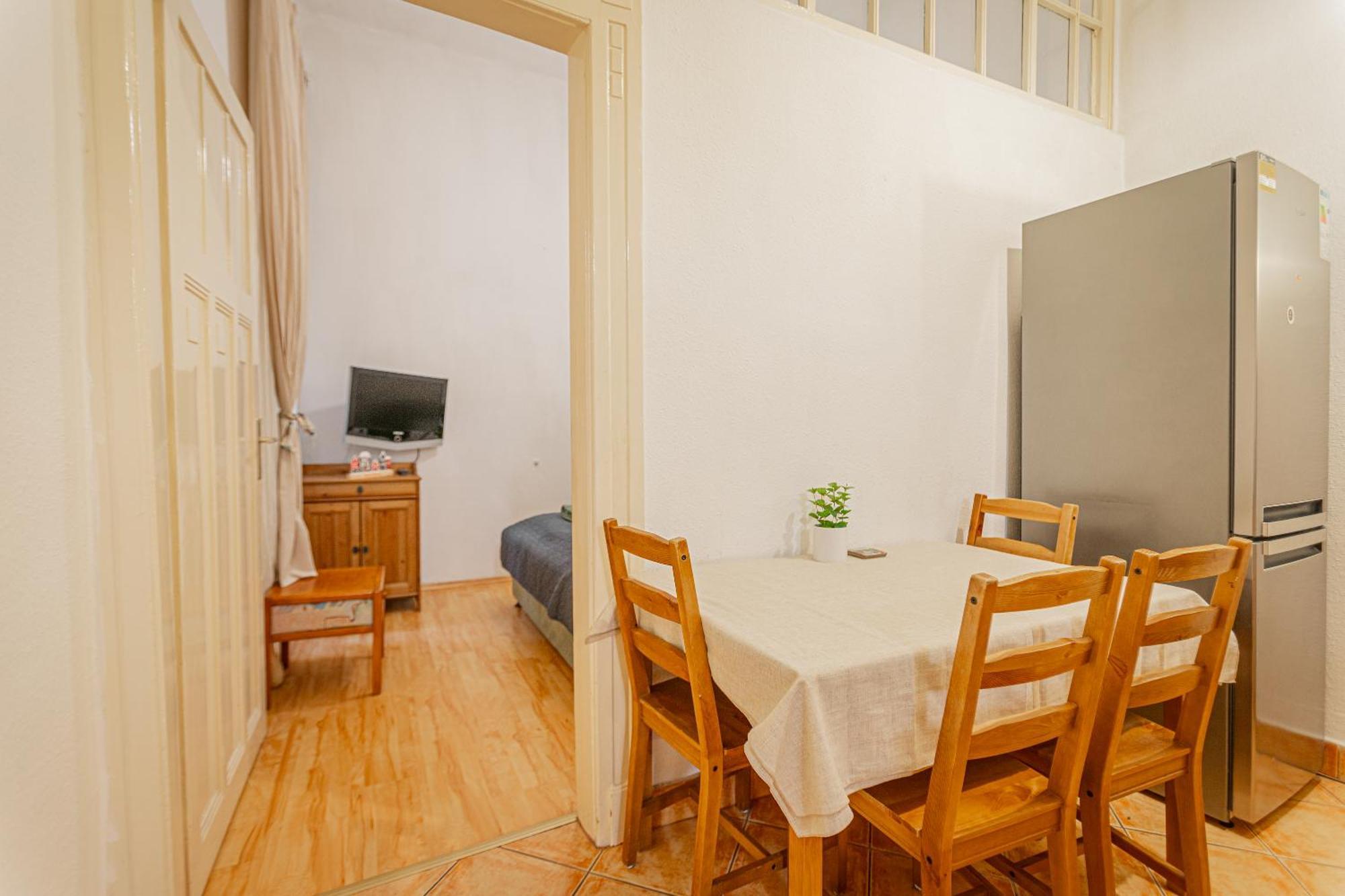 Apartment Jackquaters Silver *