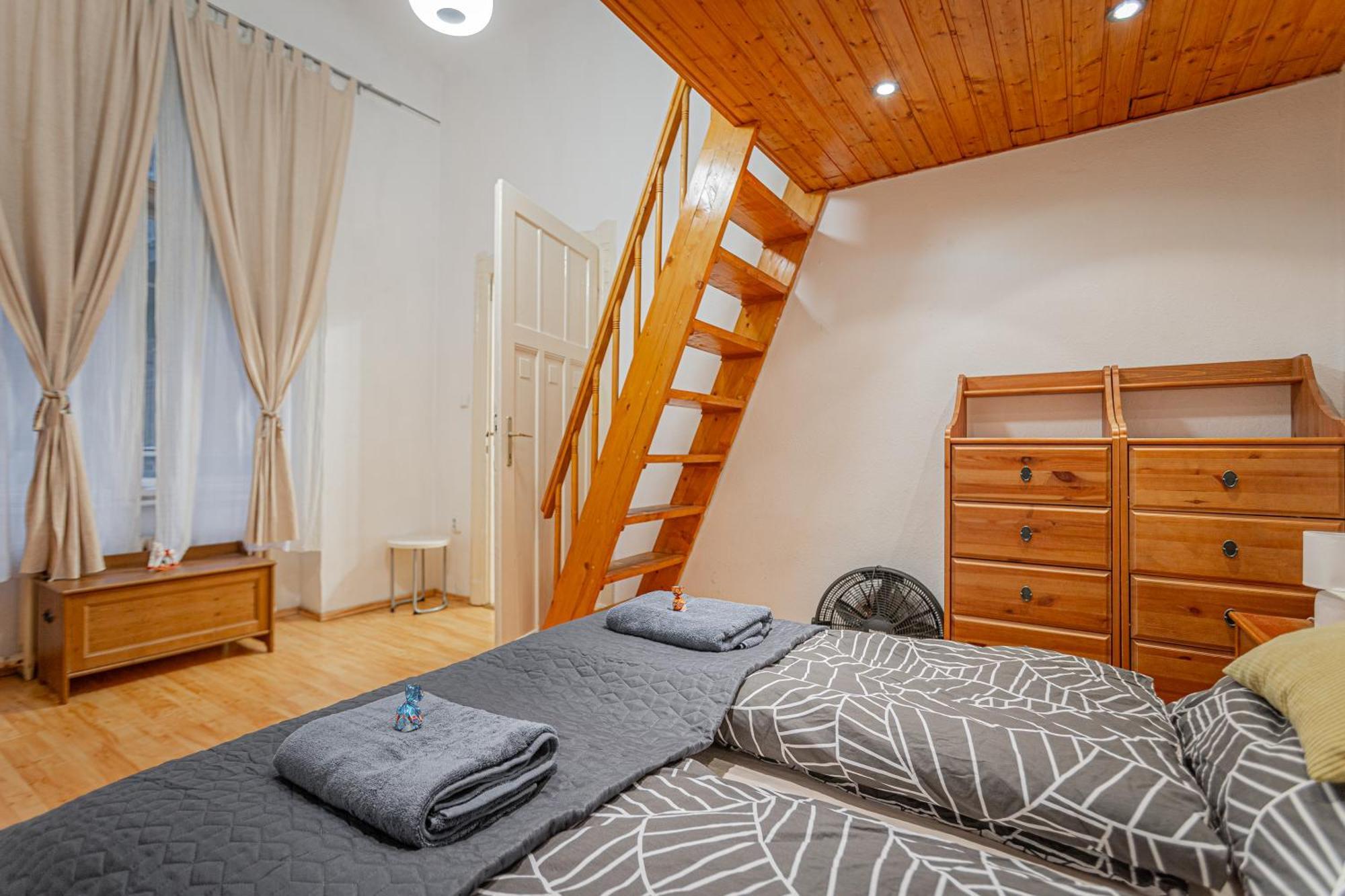 Apartment Jackquaters Silver *