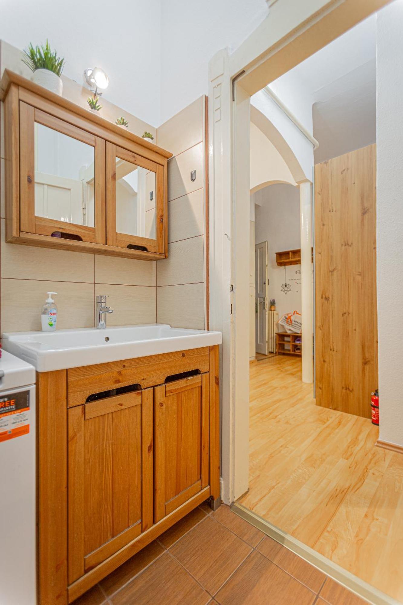 Jackquaters Silver Apartment