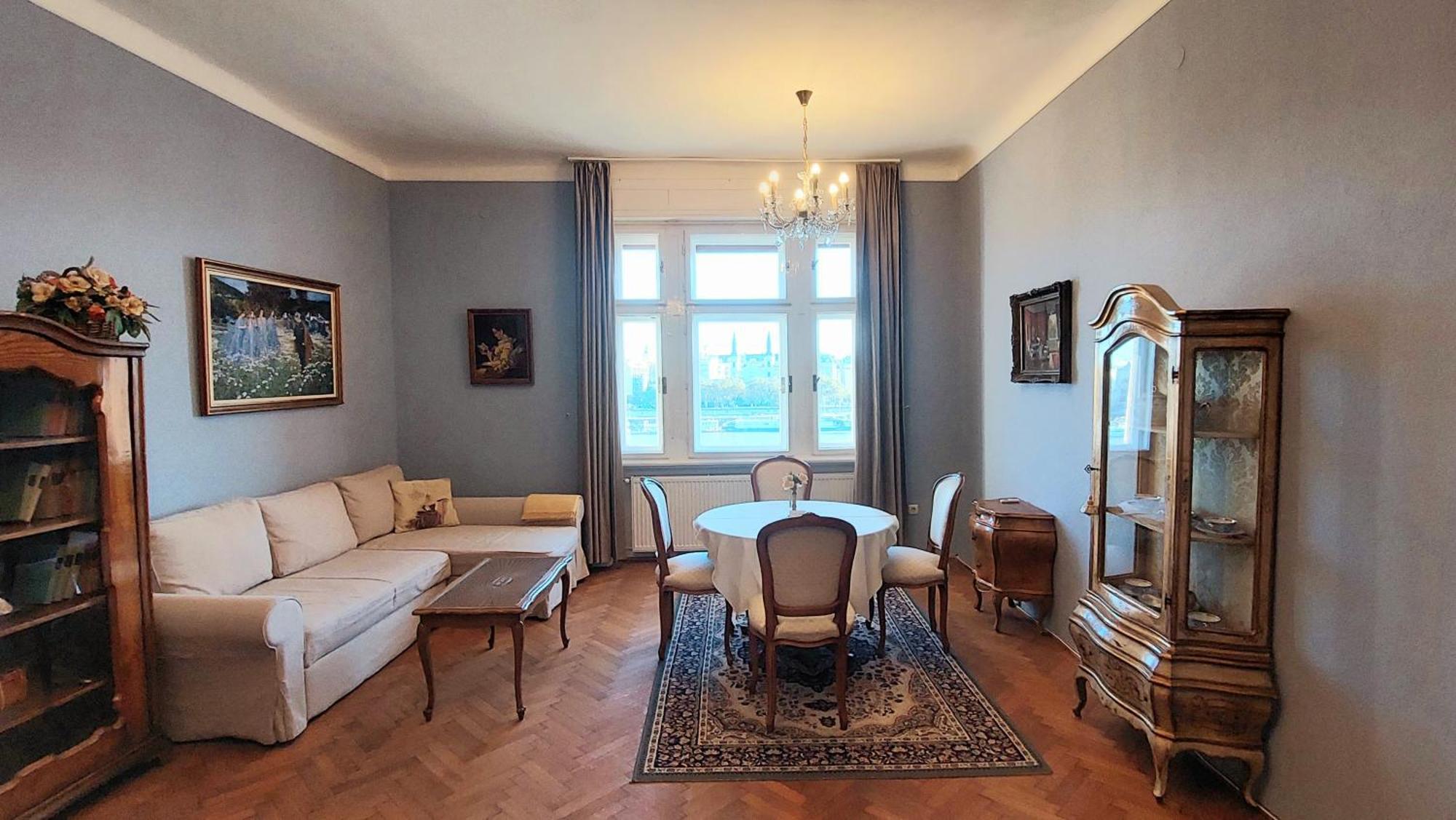 Apartment Engel View