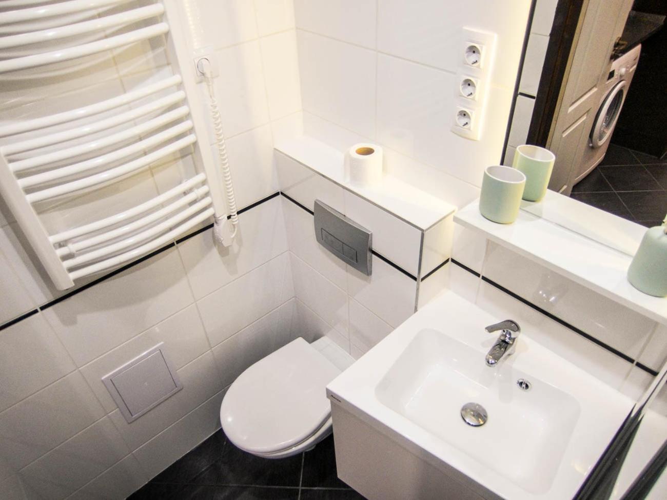 Goldcentral Akacfa-next To Mazel Tov-brilliant Location Budapest