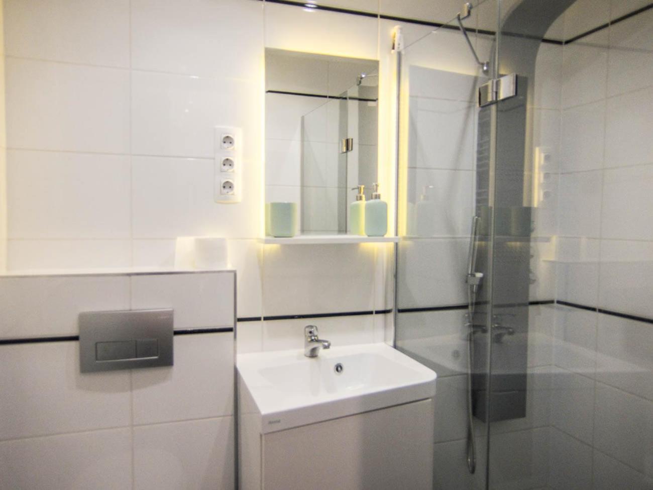 Goldcentral Akacfa-next To Mazel Tov-brilliant Location * Budapest