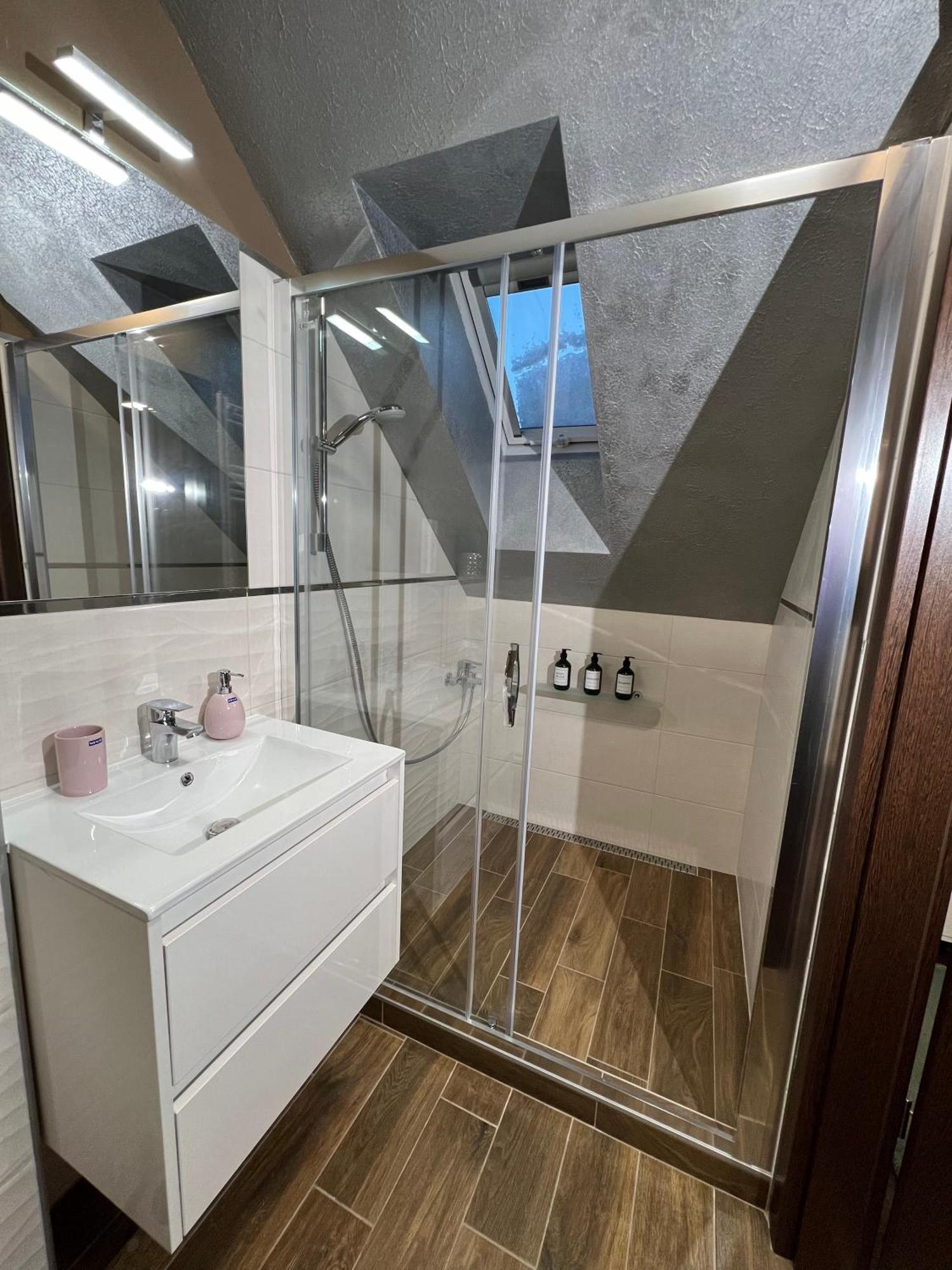 Apartman True Gem At The Airport By Newave *