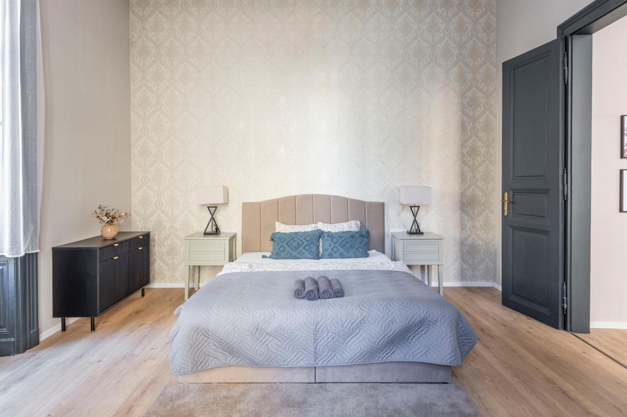 Luxurious & Spacious In The Kertesz Street Budapeste