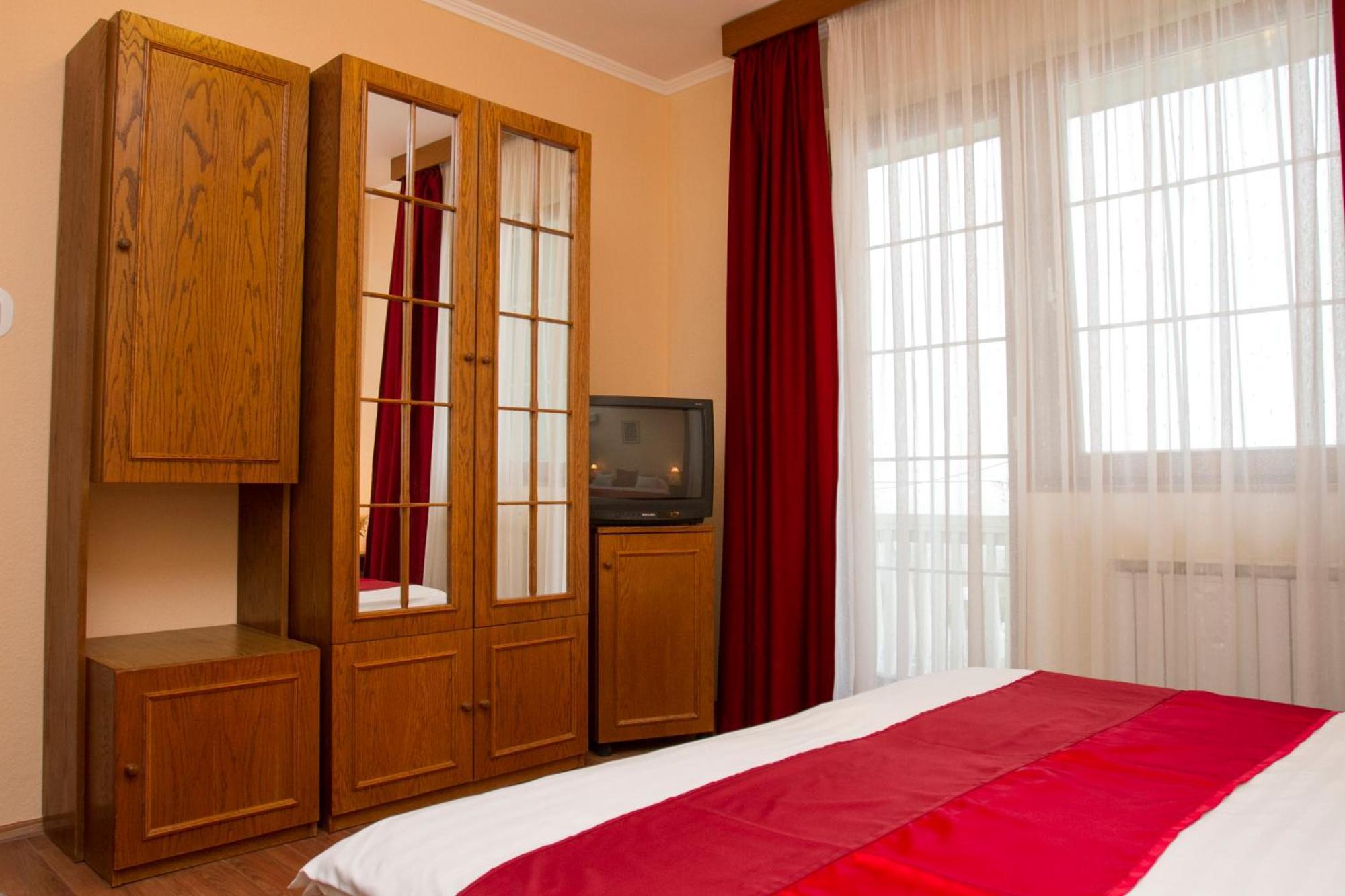 Molnar Hotel