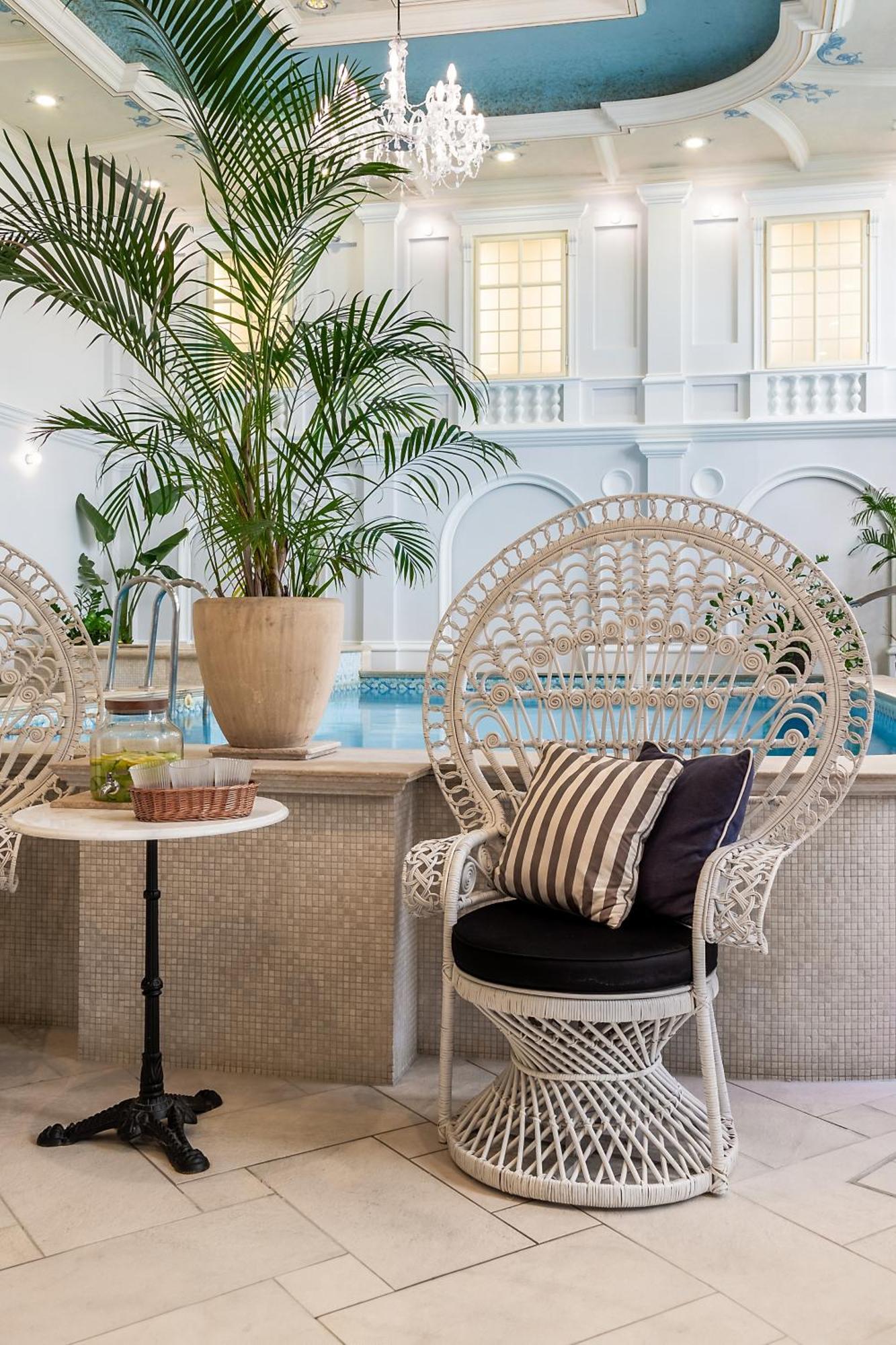 Queen's Court & Hotel 5*