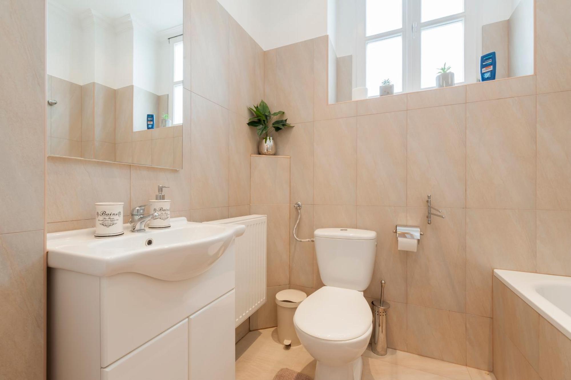 View To The Roofs Luxury With 2 Bedrooms Apartment *