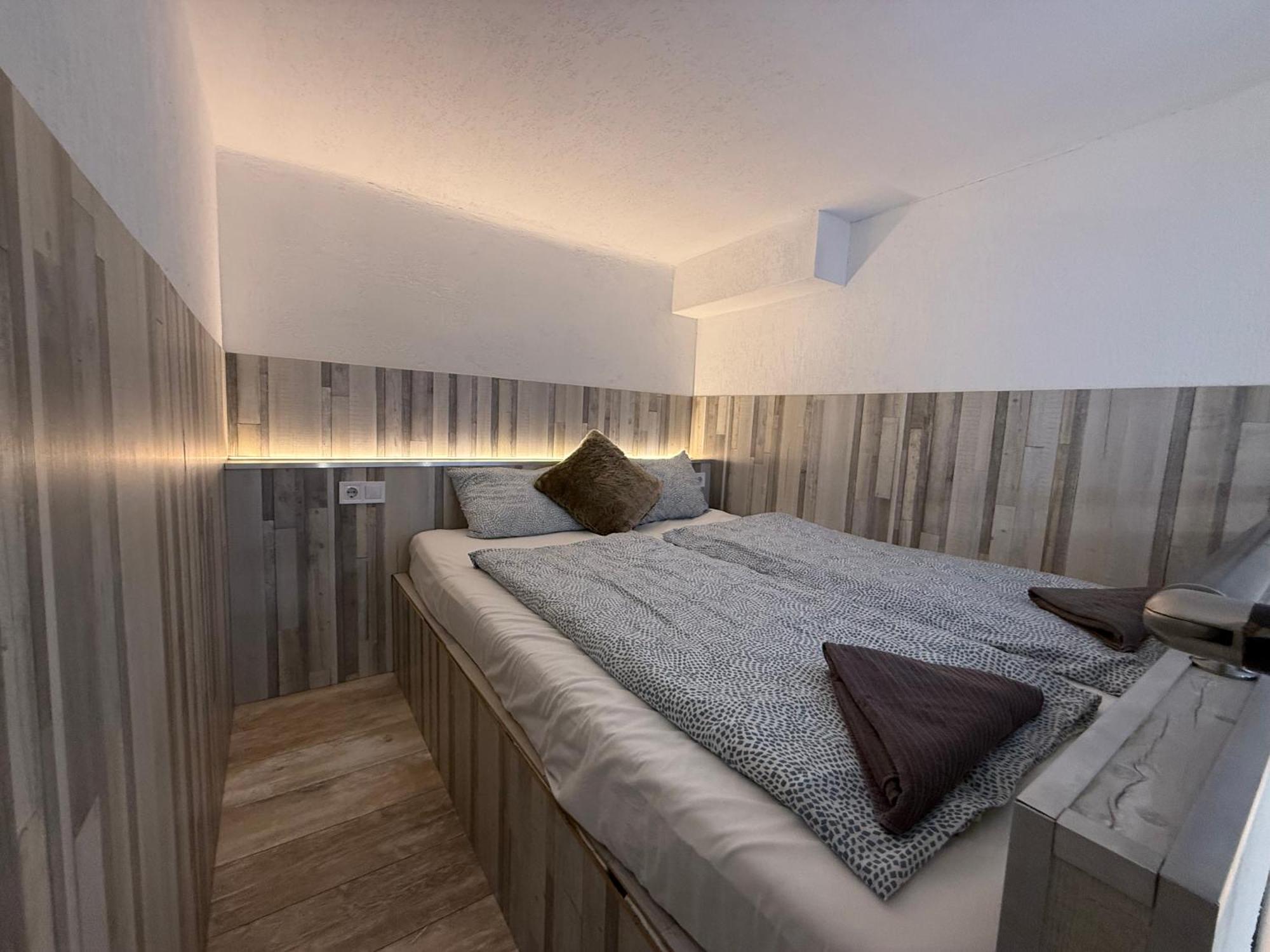 Km33 - - Hostaid Apartment *