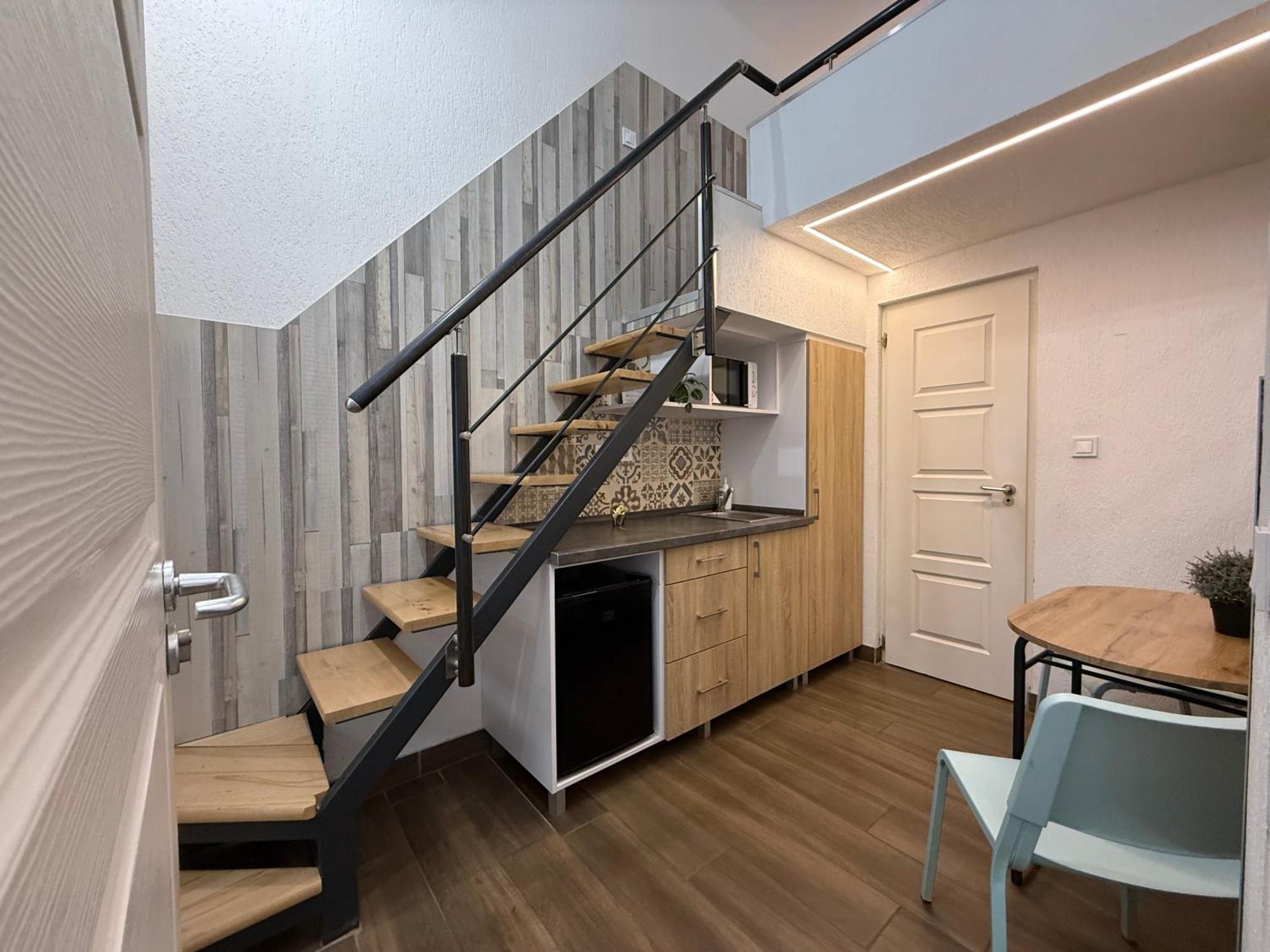 Apartment Km33 - - Hostaid