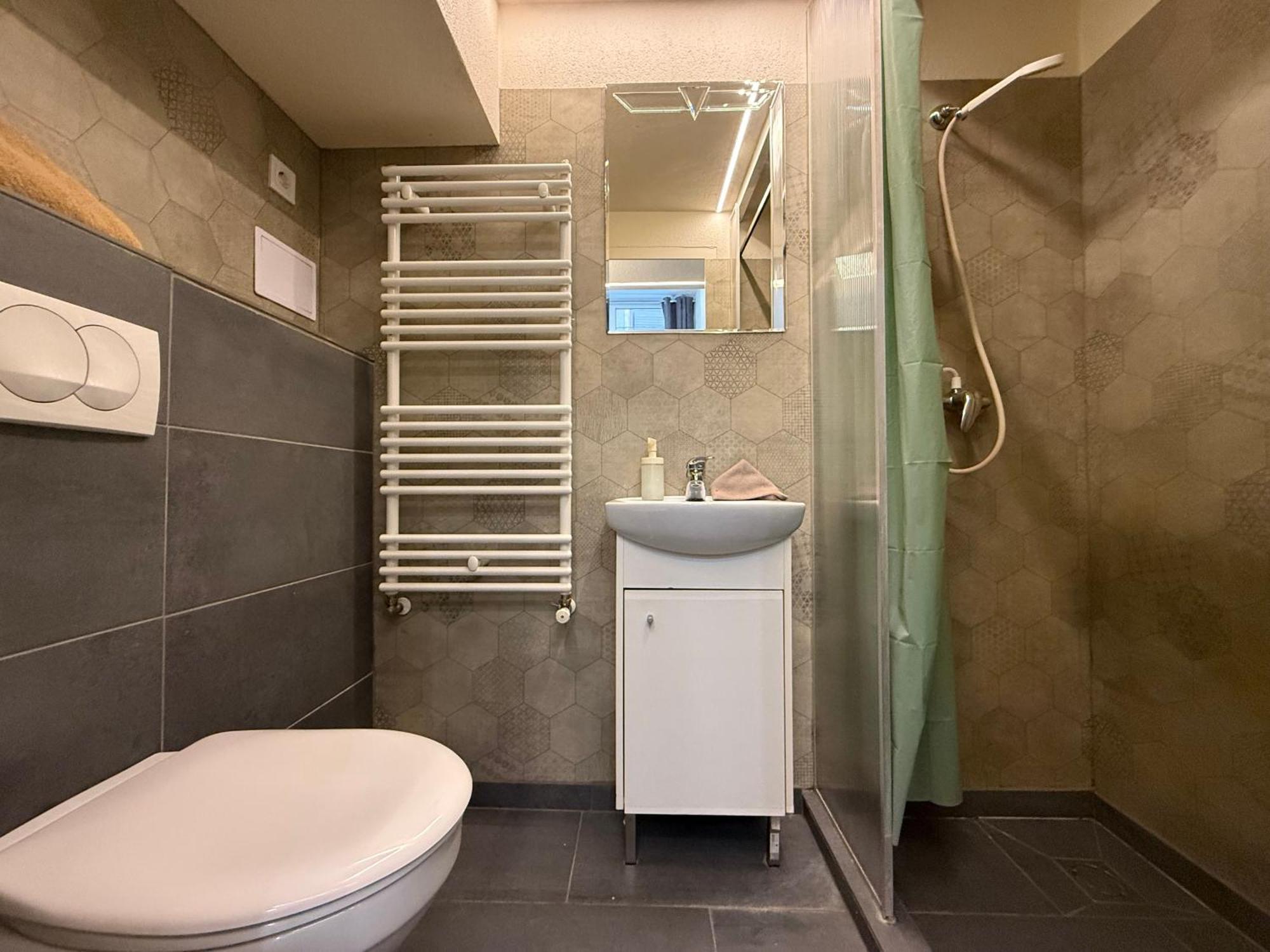 Apartment Km33 - - Hostaid