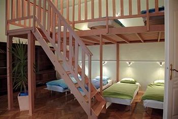 Aparthotel Maverick 4*