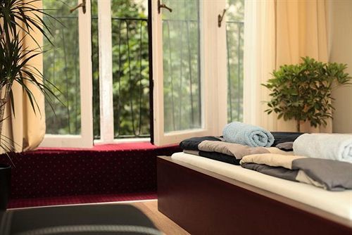 Maverick Aparthotel