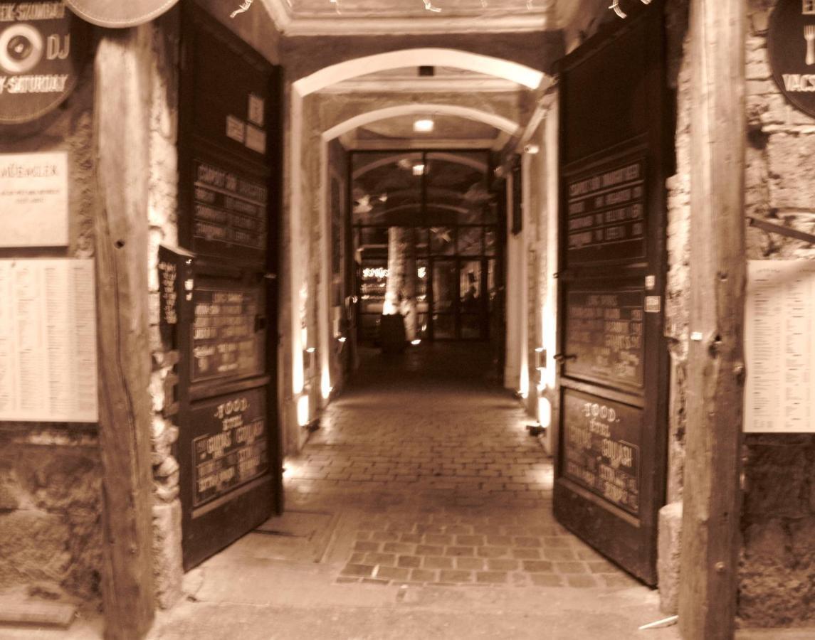 Hedonist Lodge Aparthotel 3*