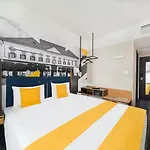 D8 Hotel