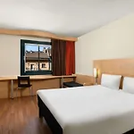 Ibis Budapest Heroes Square