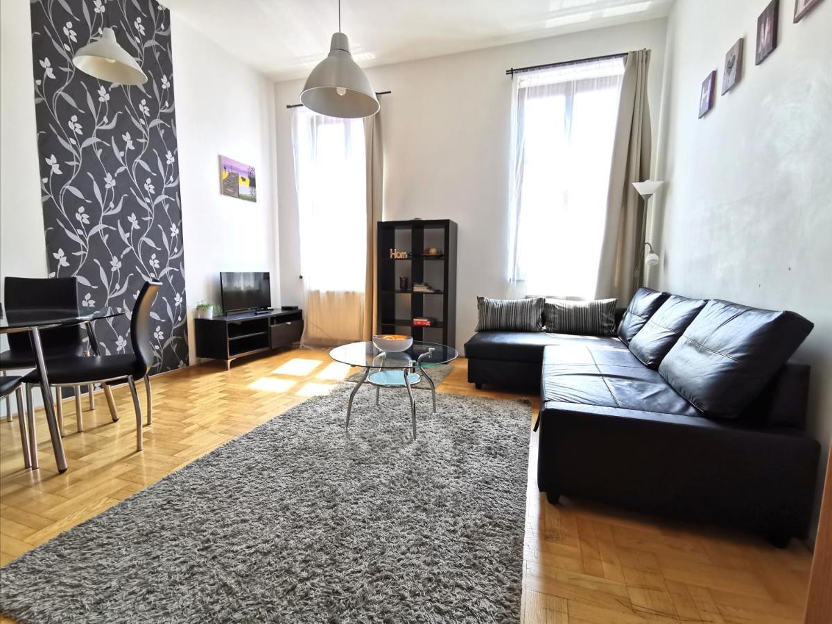 Gozsdu Apartment *