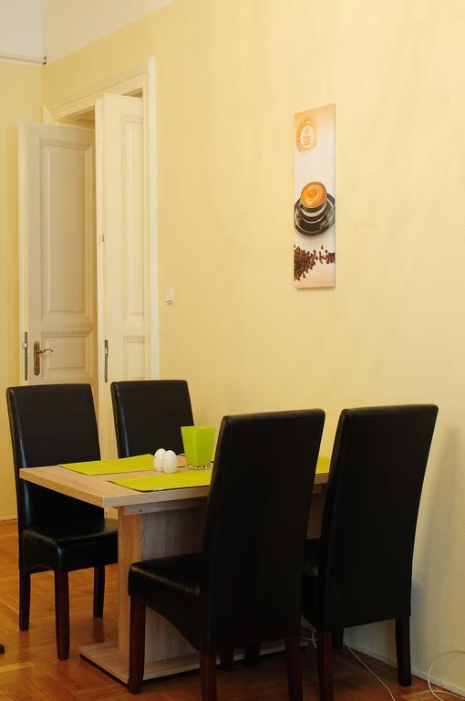 Green Apple Apartman Apartment *