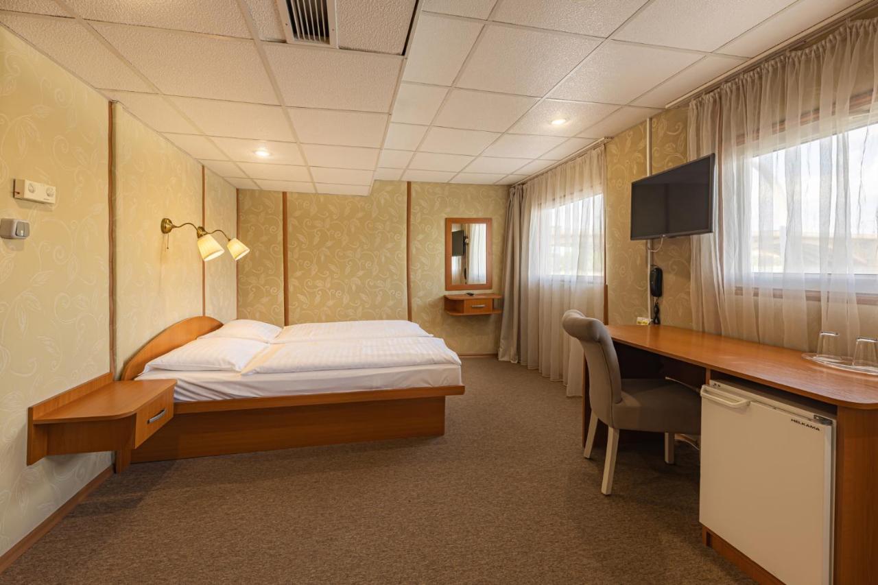 Botel Grand Jules - Boat Budapeste
