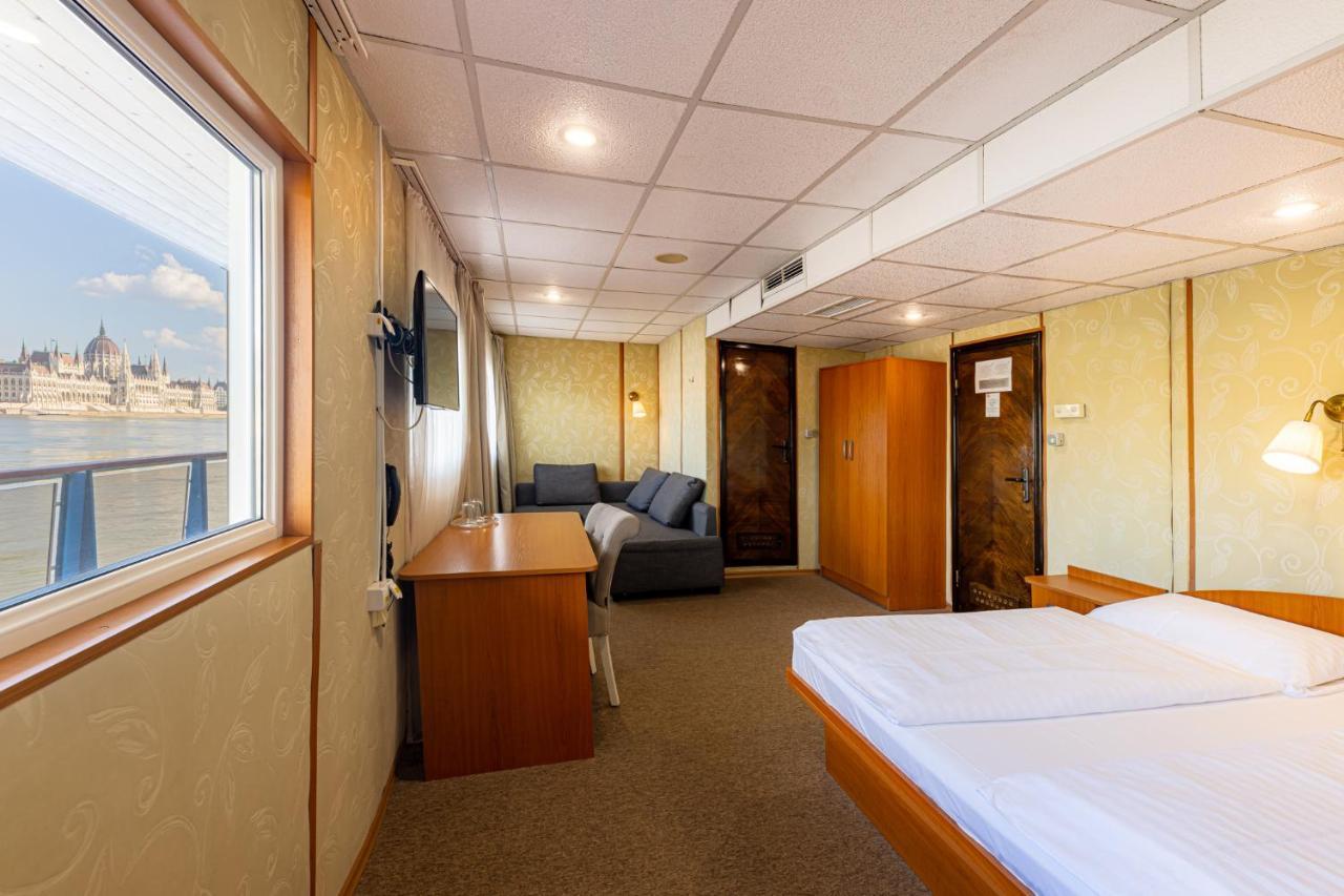 Botel Grand Jules - Boat Budapeste