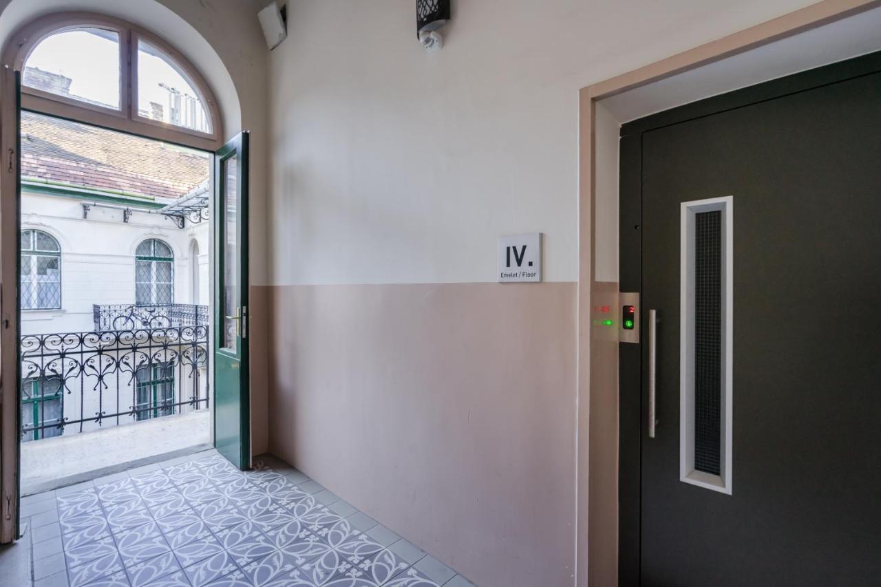 Apartment Bpr R20 With A/c *