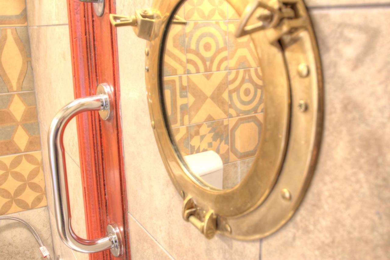 Hostel Lavender Circus Hostel, Doubles & Ensuites