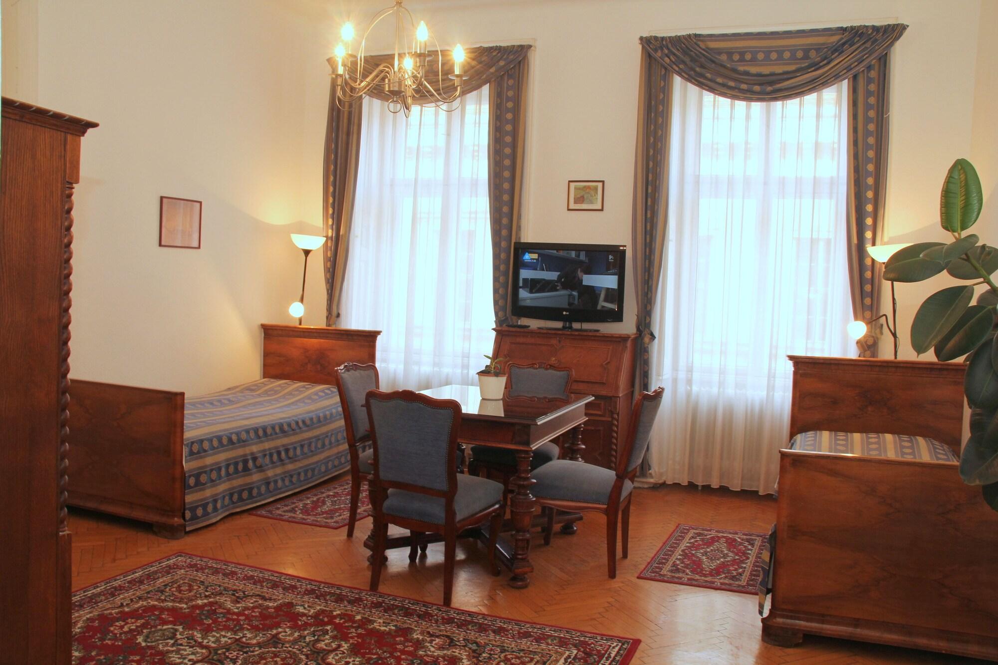 Aparthotel Kalvin House 3*