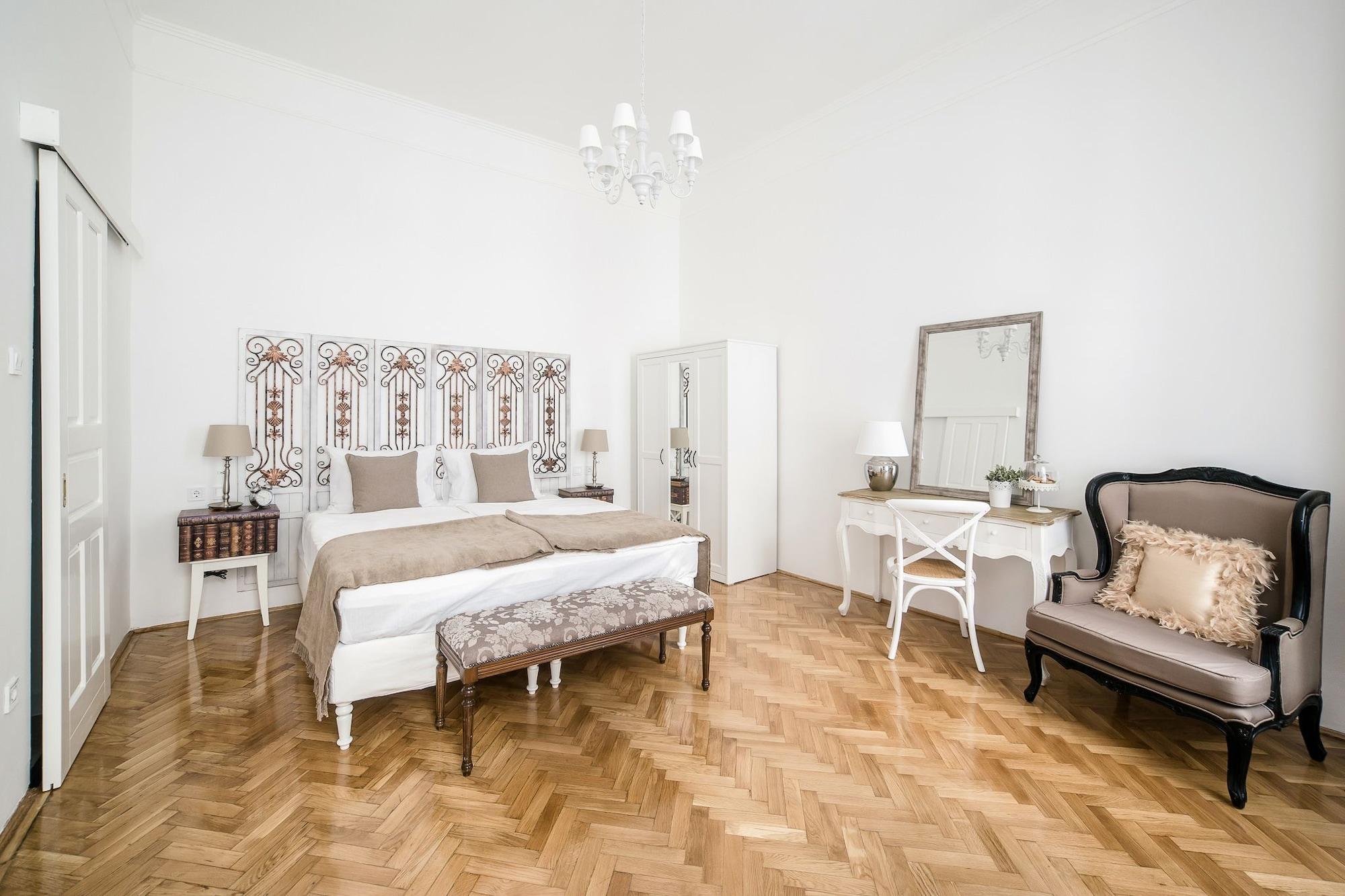 Beletage-boutique Hotel 3*