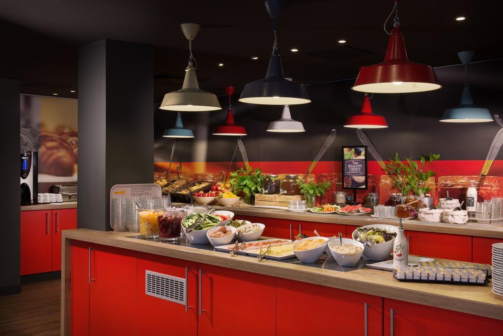 Ibis Heroes Square Hotel 3*