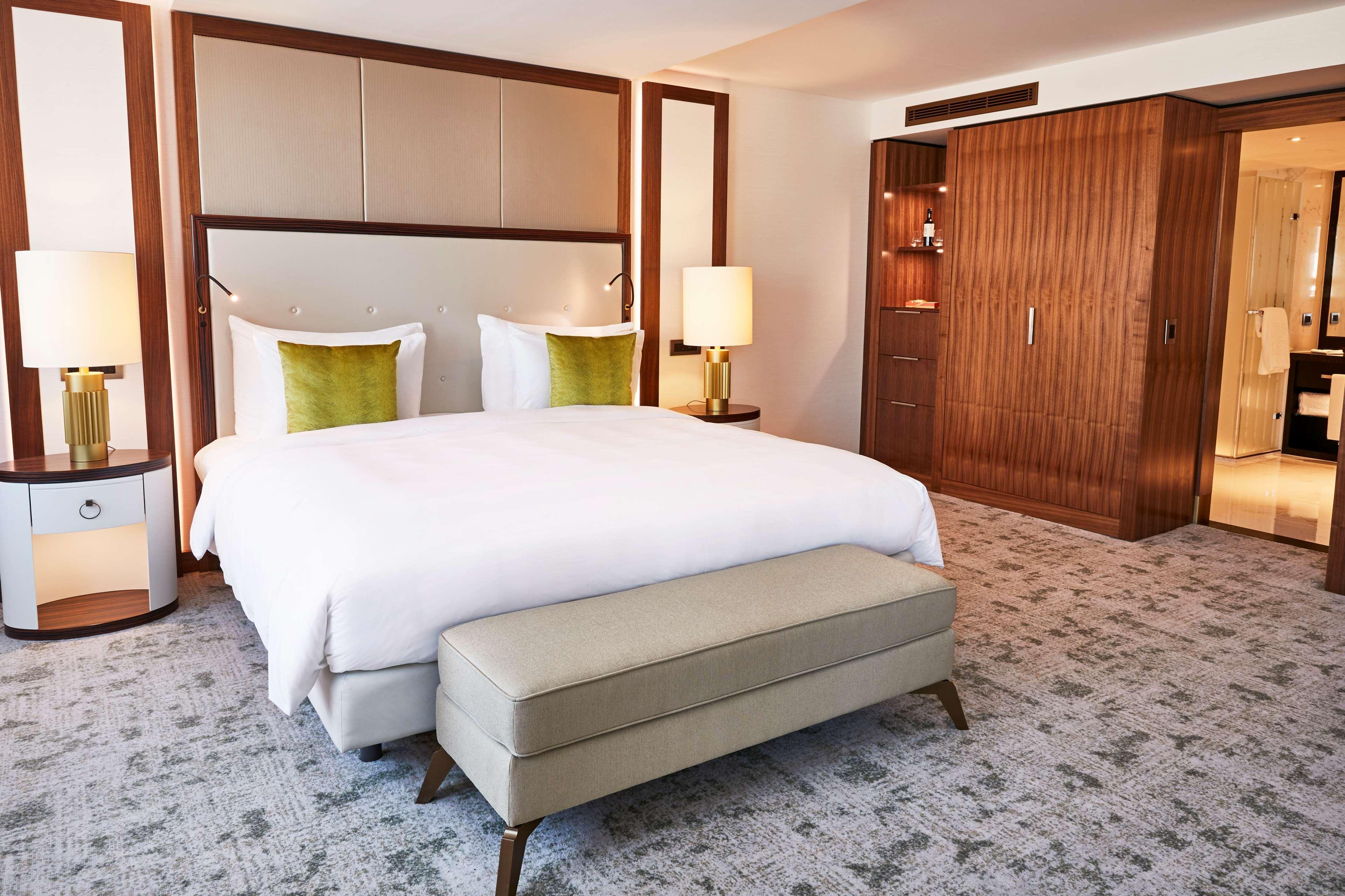 Kempinski Corvinus Hotel 5*