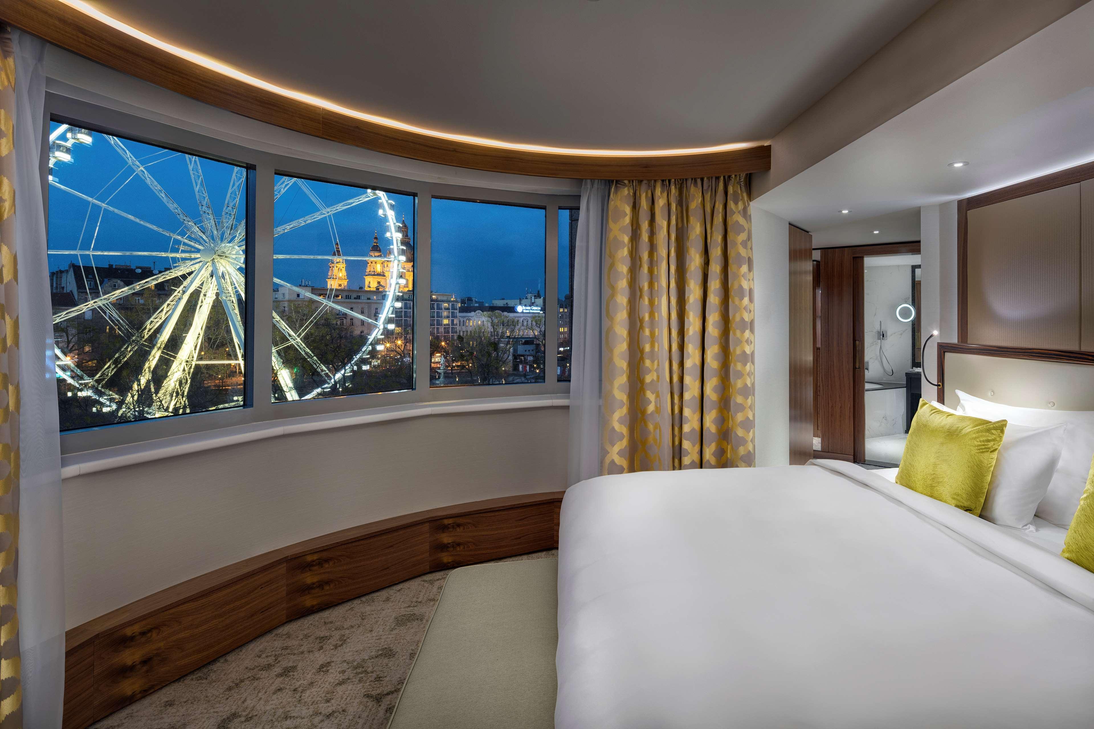 Kempinski Corvinus Hotel