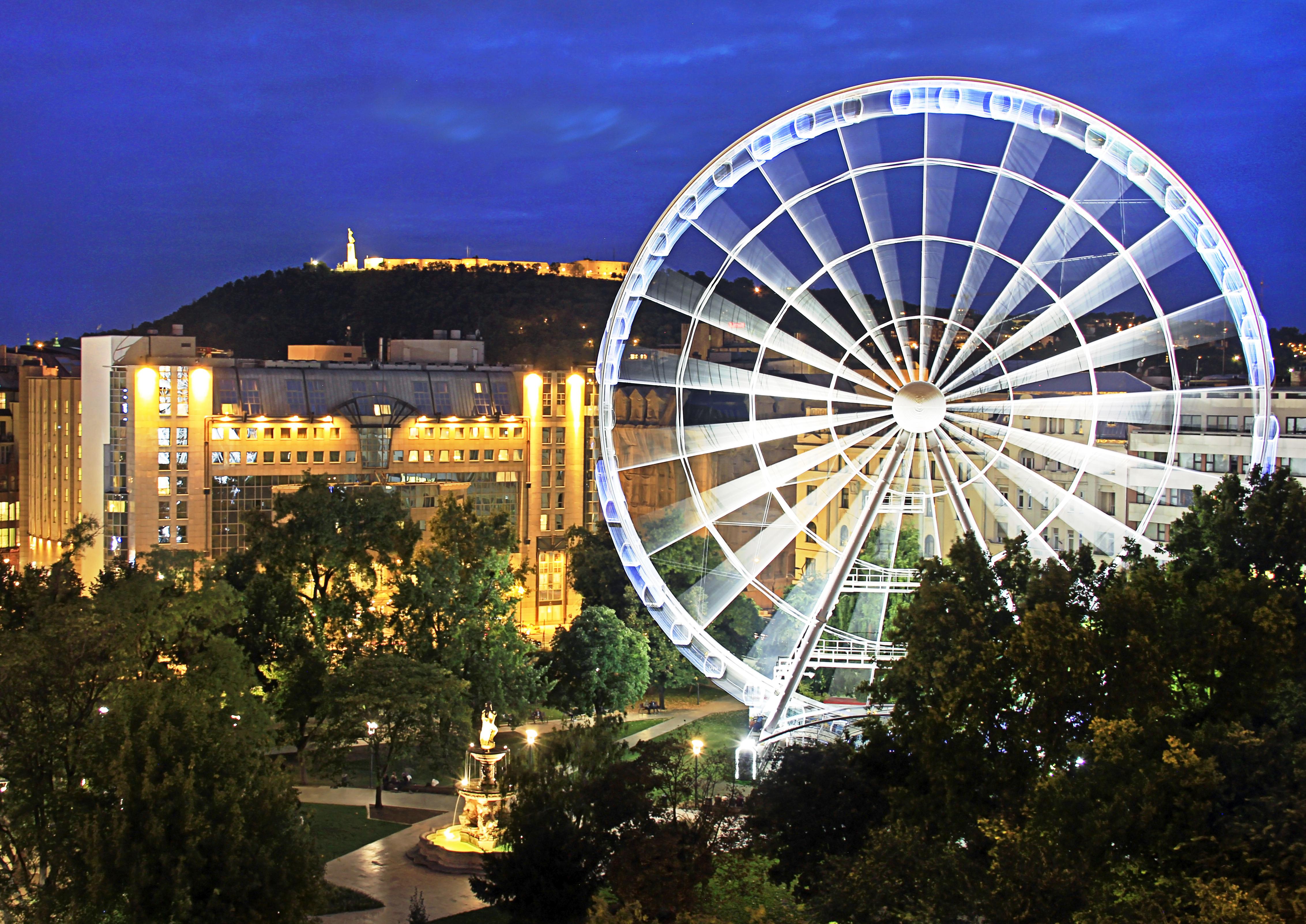 Hotel Kempinski Corvinus 5*